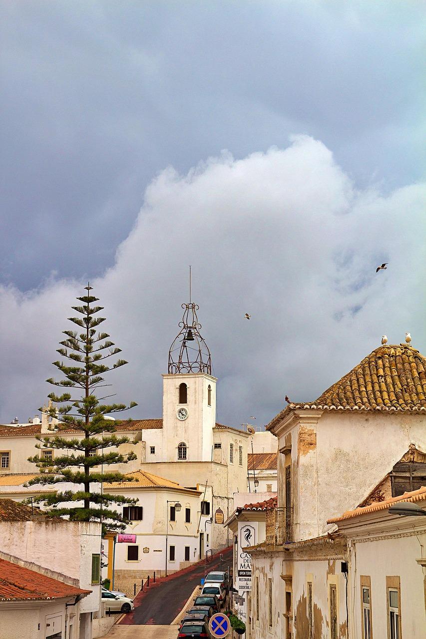 Albufeira: jak dojechać i gdzie spać — przejrzysty plan?