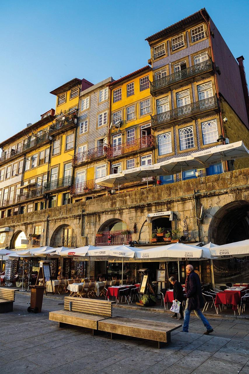 Urokliwa dzielnica Ribeira w Porto