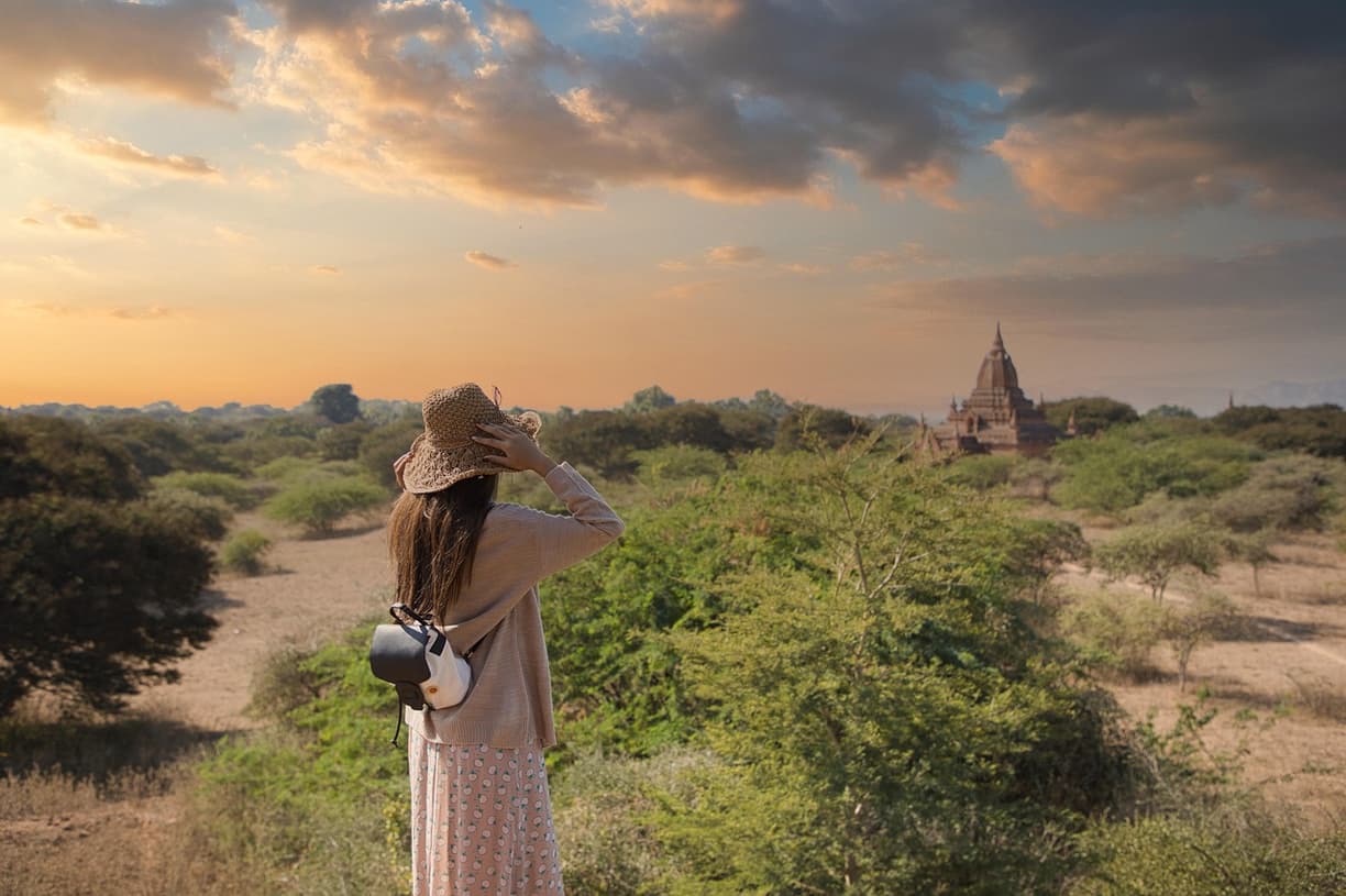 Widok na pagody w Bagan, Mjanma