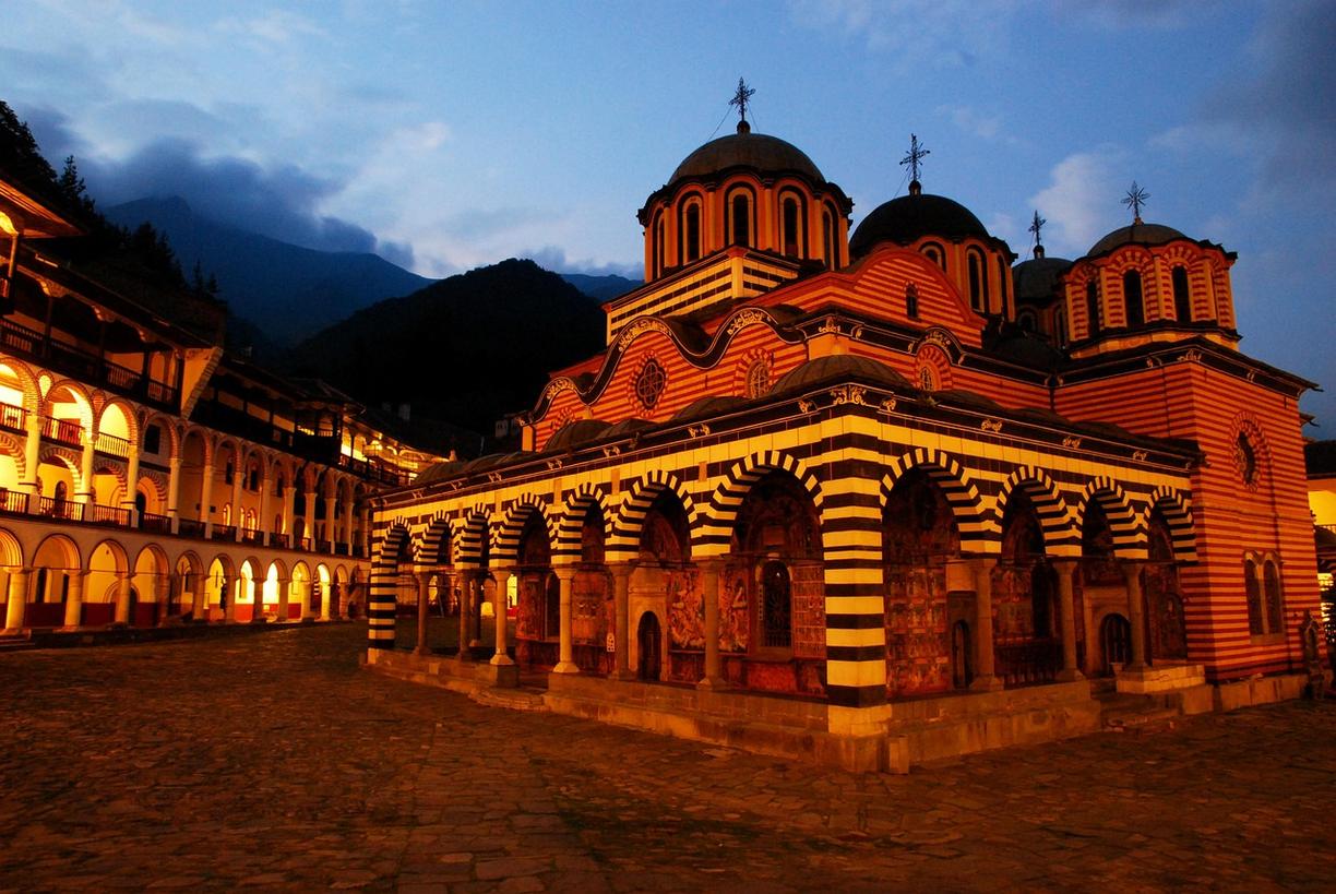 Zabytkowa architektura Klasztoru Aładża