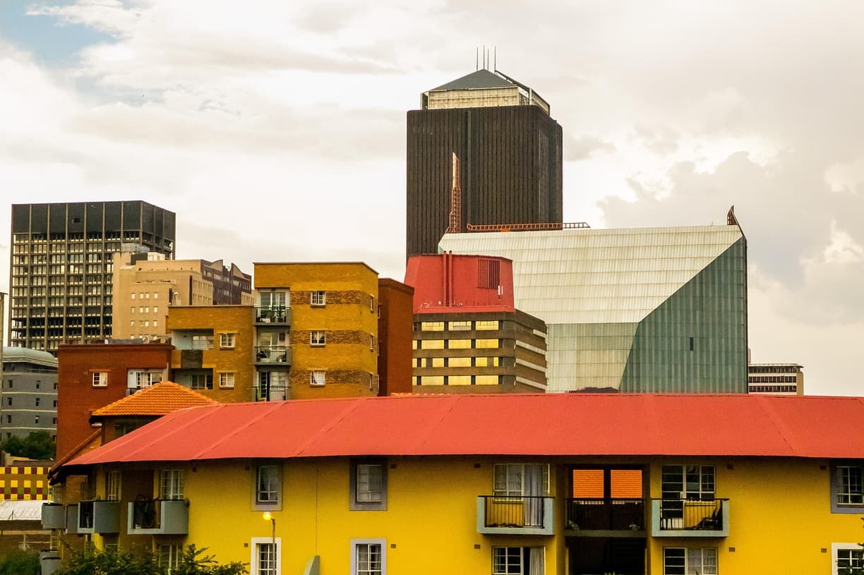 Johannesburg: jak dojechać i gdzie spać — przejrzysty plan?