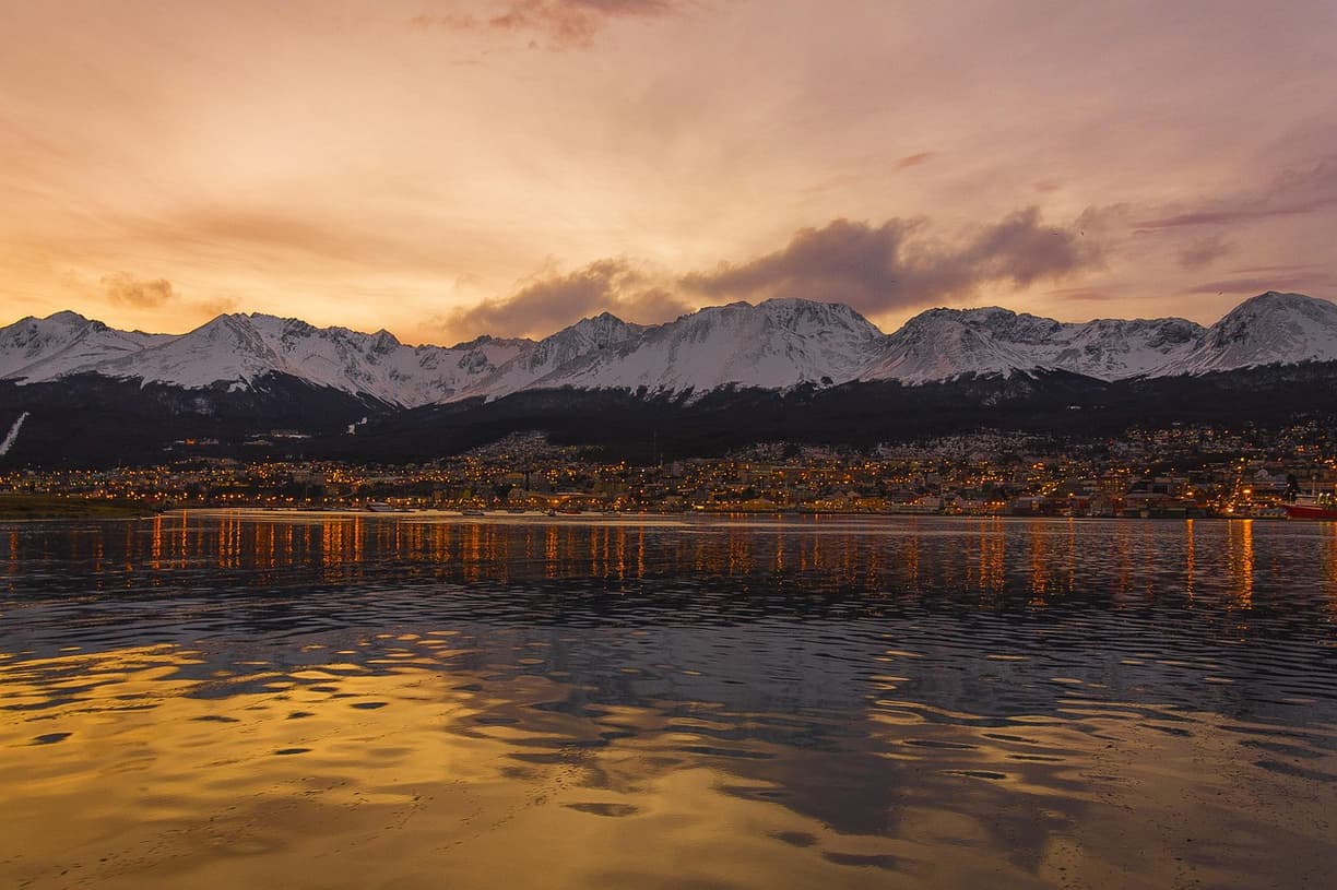 Portal Ushuaia z napisem 'Koniec świata'