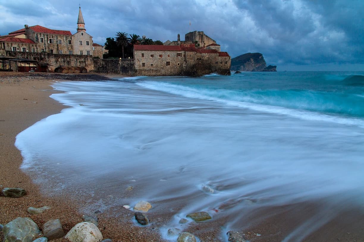 Budva: jak dojechać i gdzie spać — przejrzysty plan?