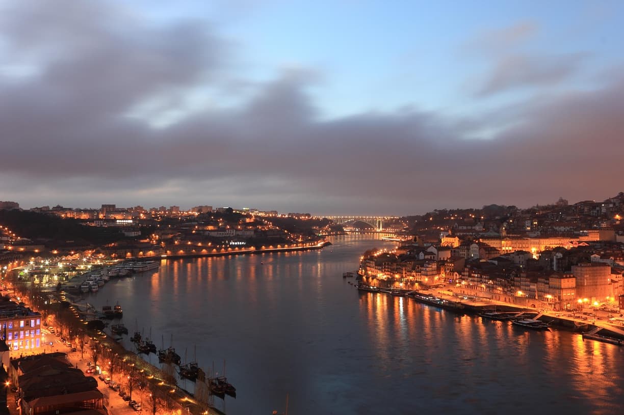 Porto: jak dojechać i gdzie spać — przejrzysty plan?