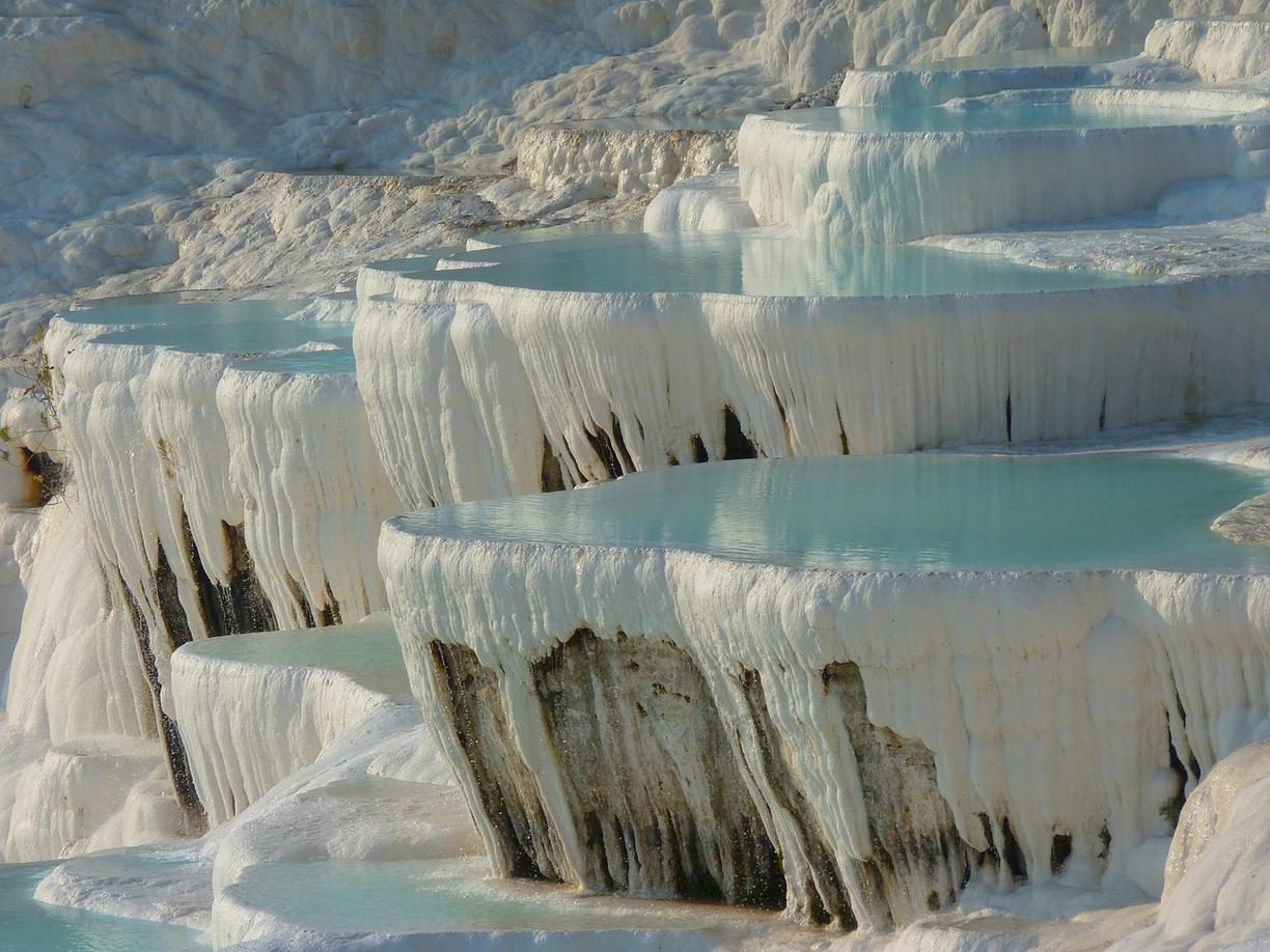 Naturalne tarasy termalne w Pamukkale