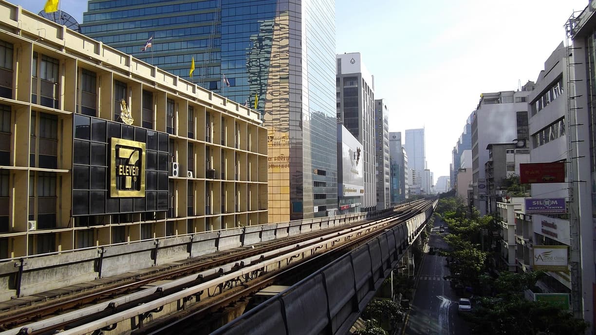 Skytrain w Bangkoku