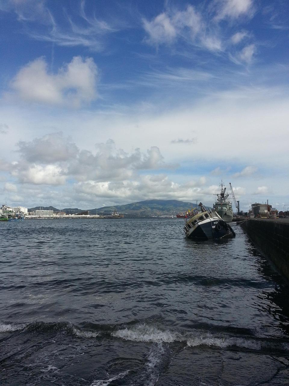 Krajobraz nocny w Ponta Delgada na Sao Miguel