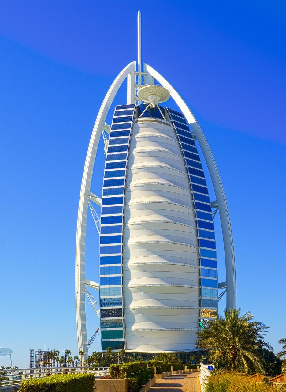 Burdż Al Arab z widokiem na Zatokę Arabską