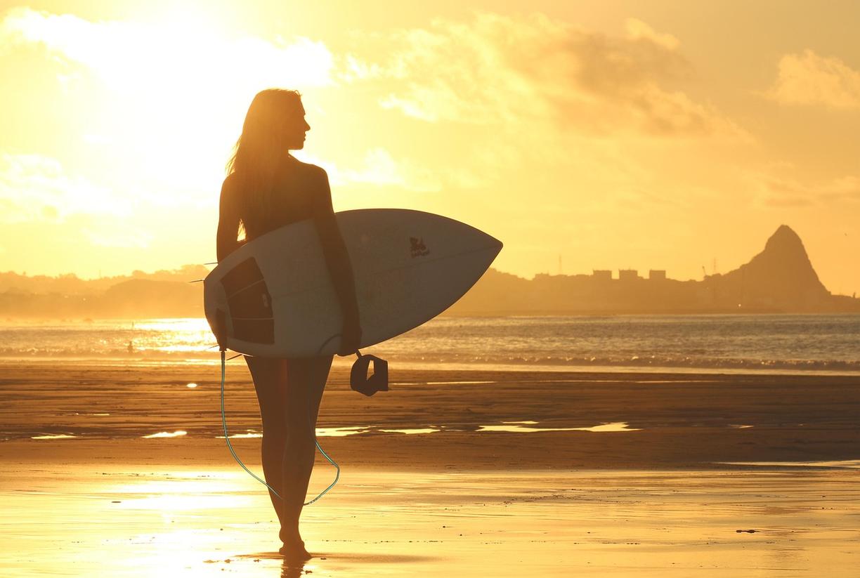 Surfer na fali