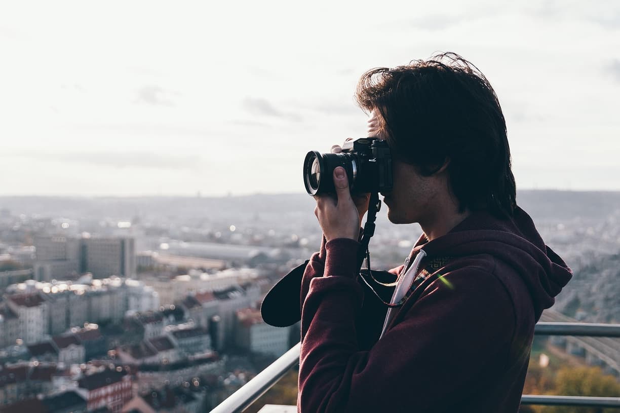 Widok z The Sky Deck na oświetloną nocą Brisbane
