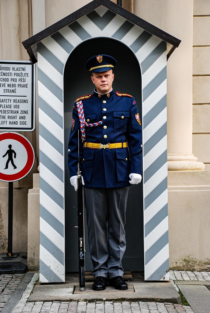 Widok na Zamek Praski i Pragę