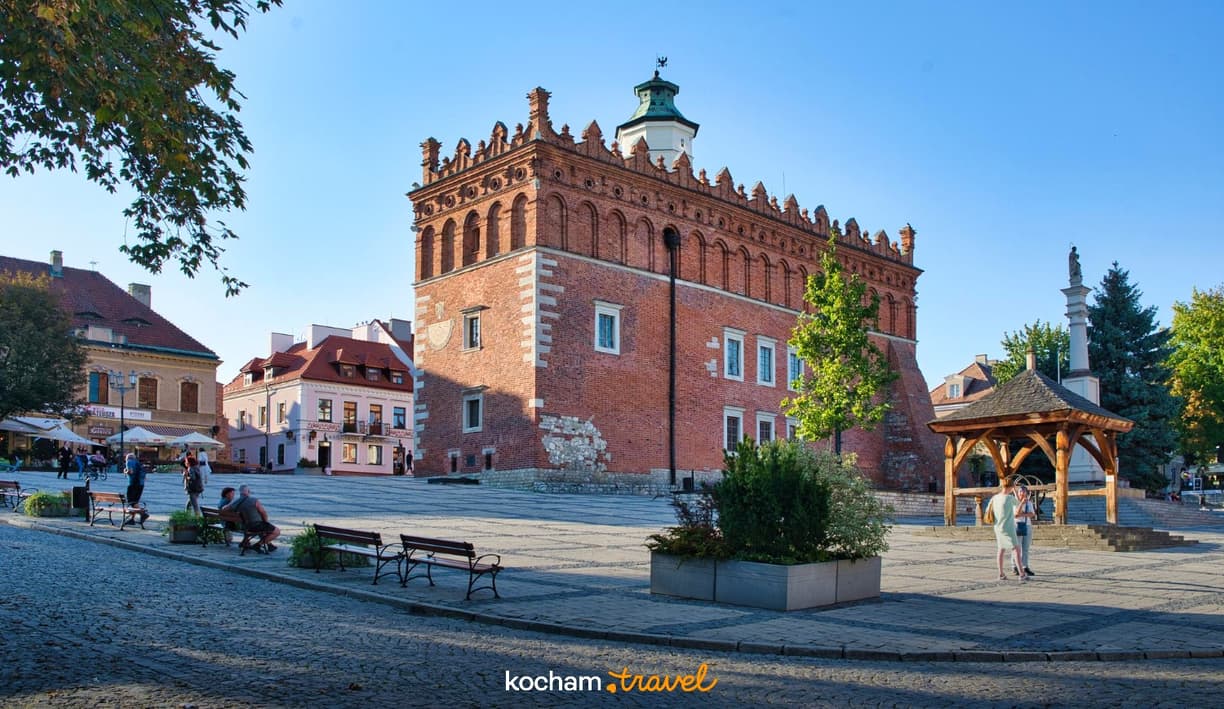 Asystent podróży online a wyjazd śladami legend miejskich, jak znaleźć nietypowe atrakcje?